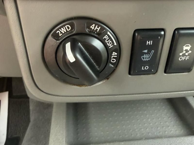 Used 2020 Nissan Frontier SV w/ Midnight Edition Floor Mats AWD/4WD image 18