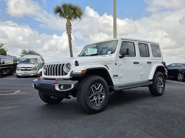 Used 2025 Jeep Wrangler Sahara image 2