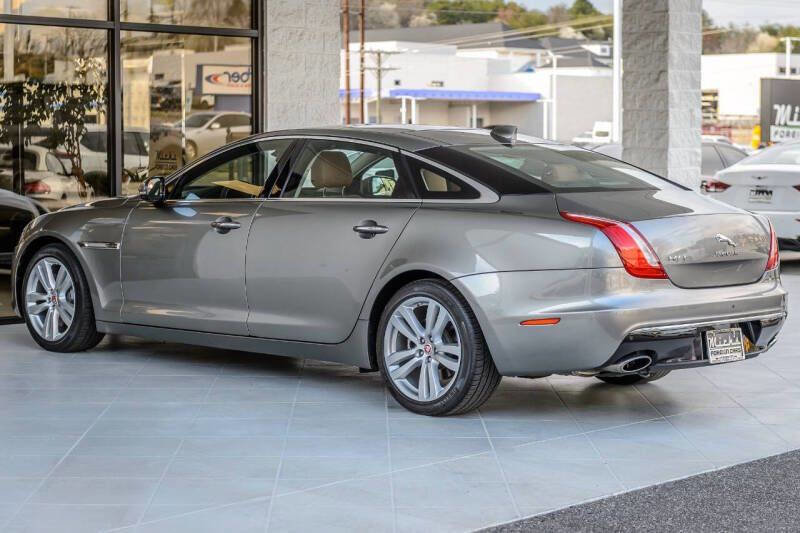 Used 2017 Jaguar XJ R-Sport image 4