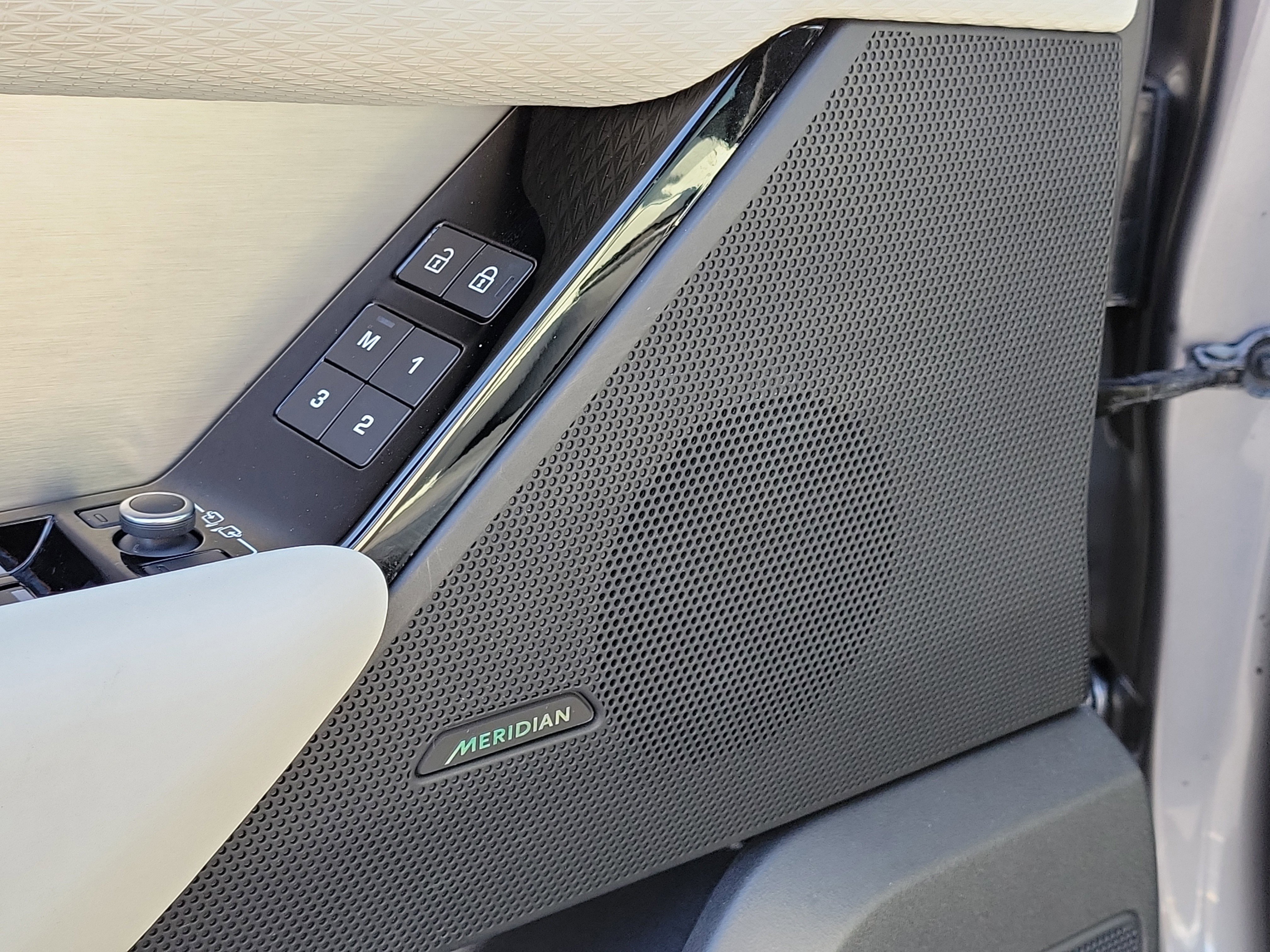 Used 2022 Land Rover Range Rover Velar R-Dynamic S image 21