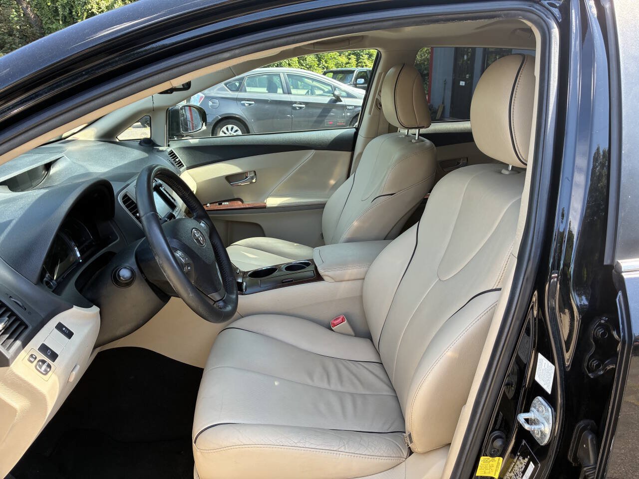 Used 2012 Toyota Venza Limited w/ Tow Pkg AWD/4WD image 9
