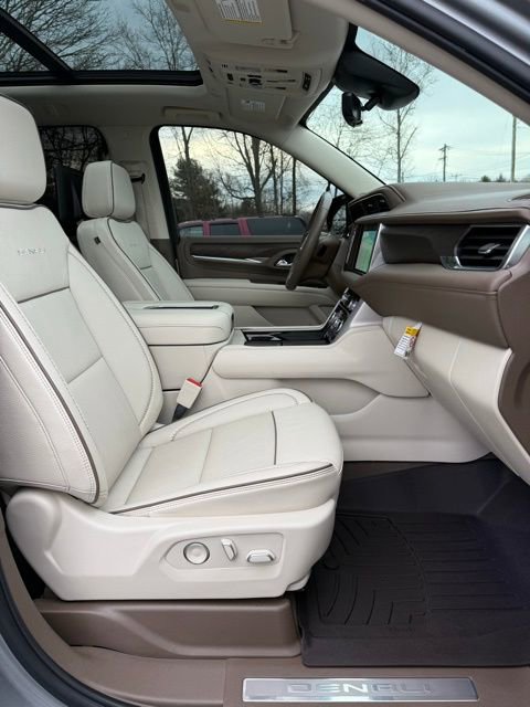 Used 2024 GMC Yukon XL Denali w/ Advanced Technology Package image 23