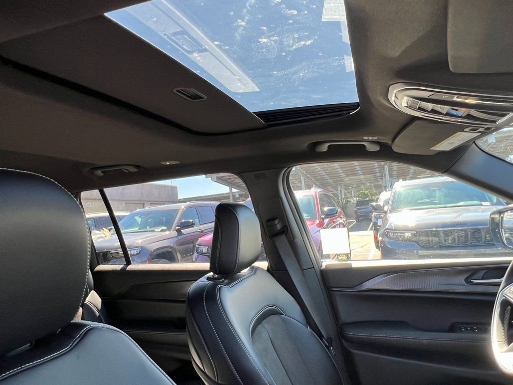 New 2025 Jeep Grand Cherokee L Altitude image 15