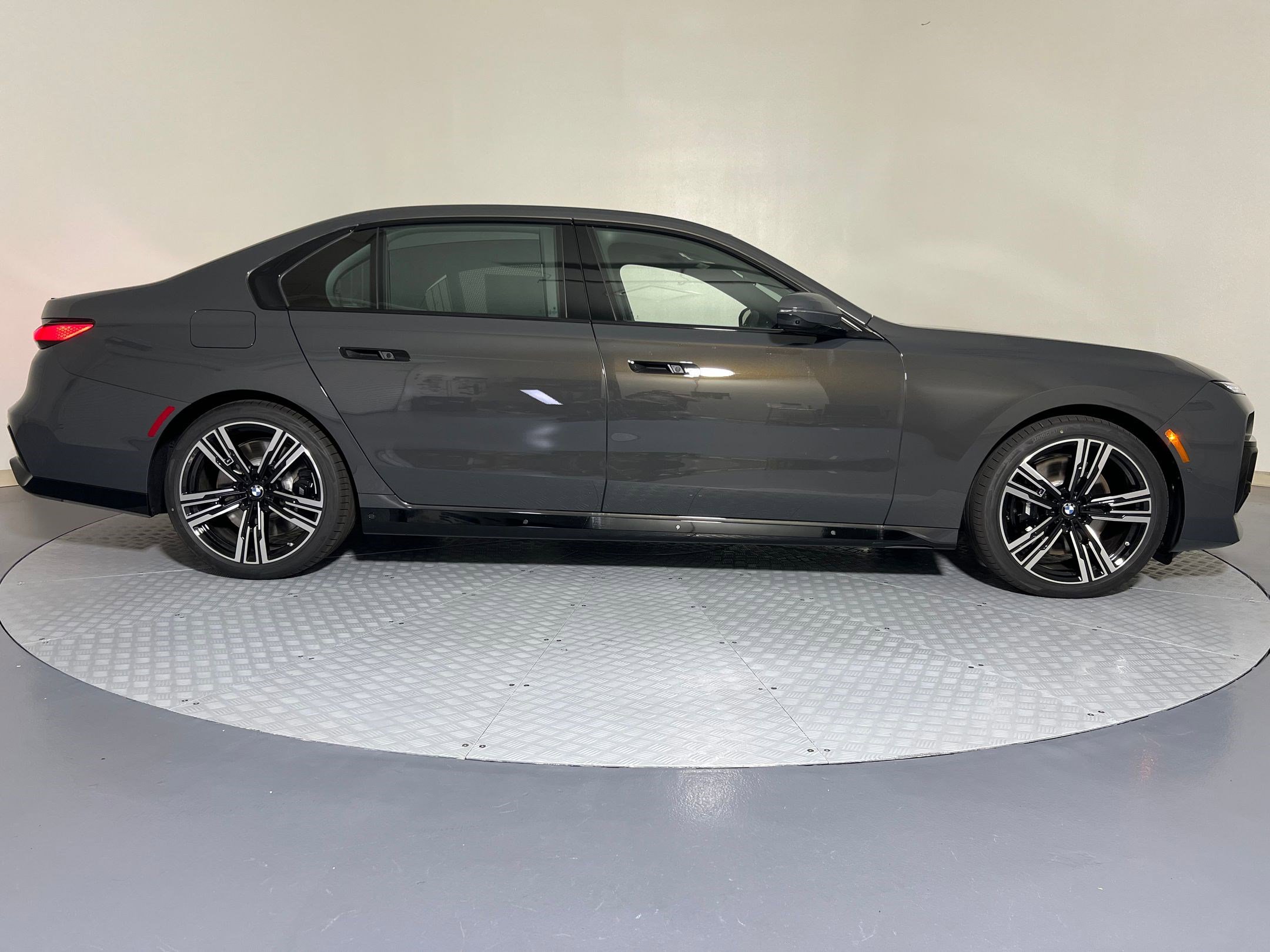 New 2026 BMW 760i xDrive w/ Executive Package image 8