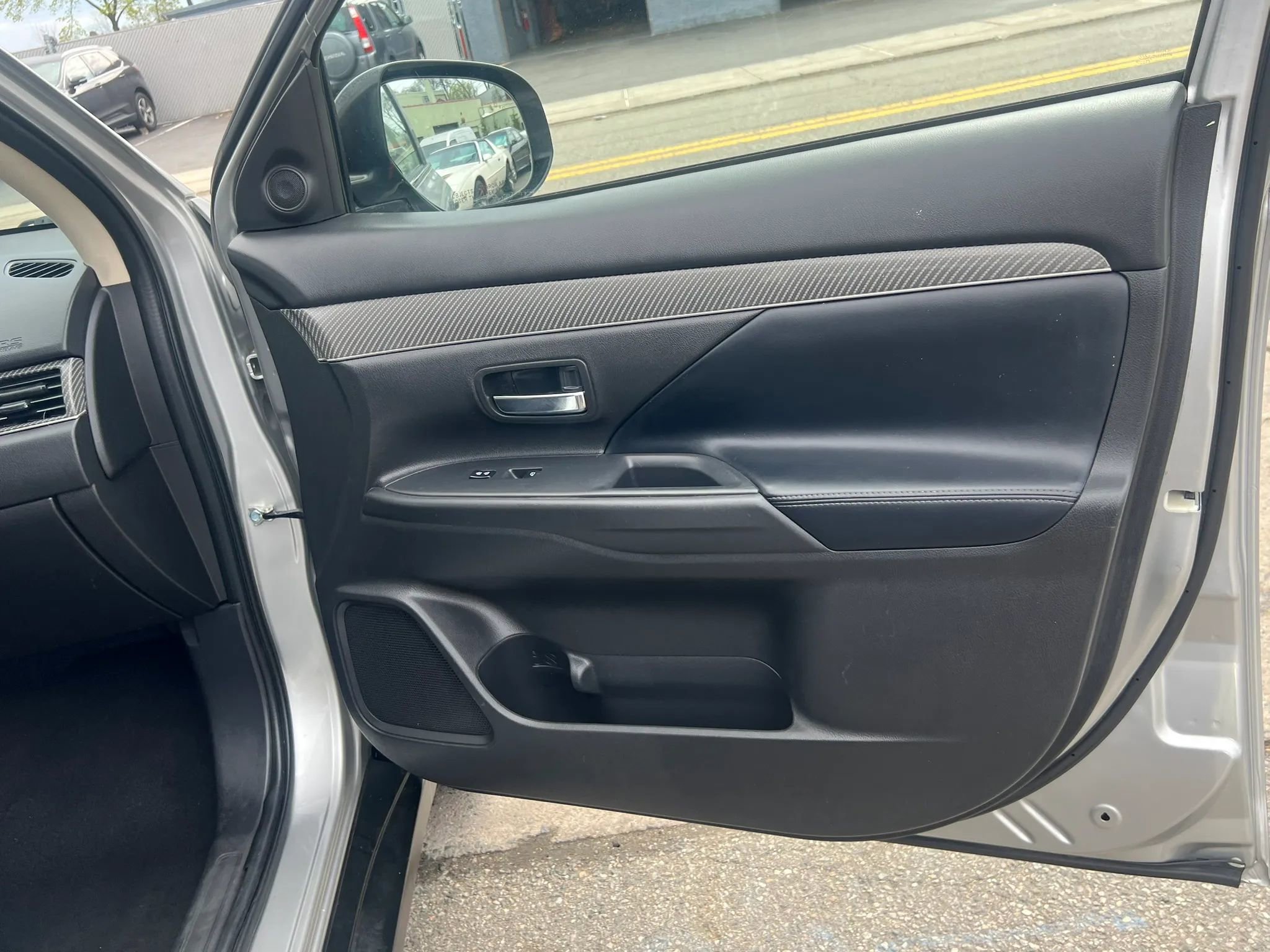 Used 2019 Mitsubishi Outlander SEL image 30