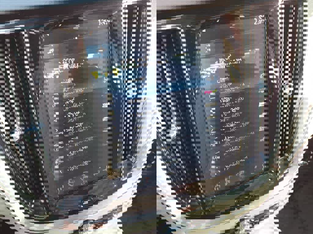 Used 2020 Volvo S60 T6 Momentum image 22