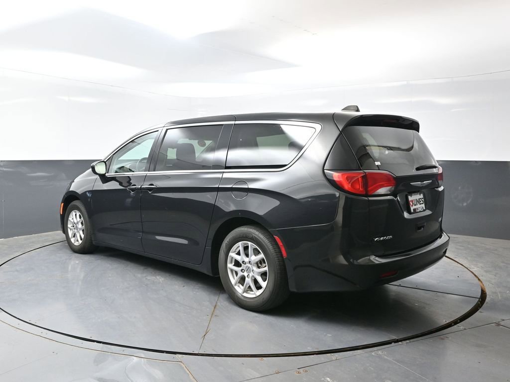 Used 2023 Chrysler Voyager LX FWD image 12