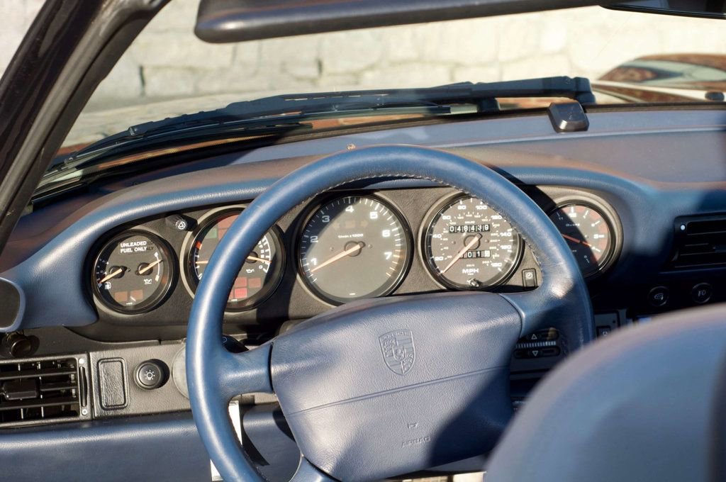 Used 1995 Porsche 911 Carrera image 32