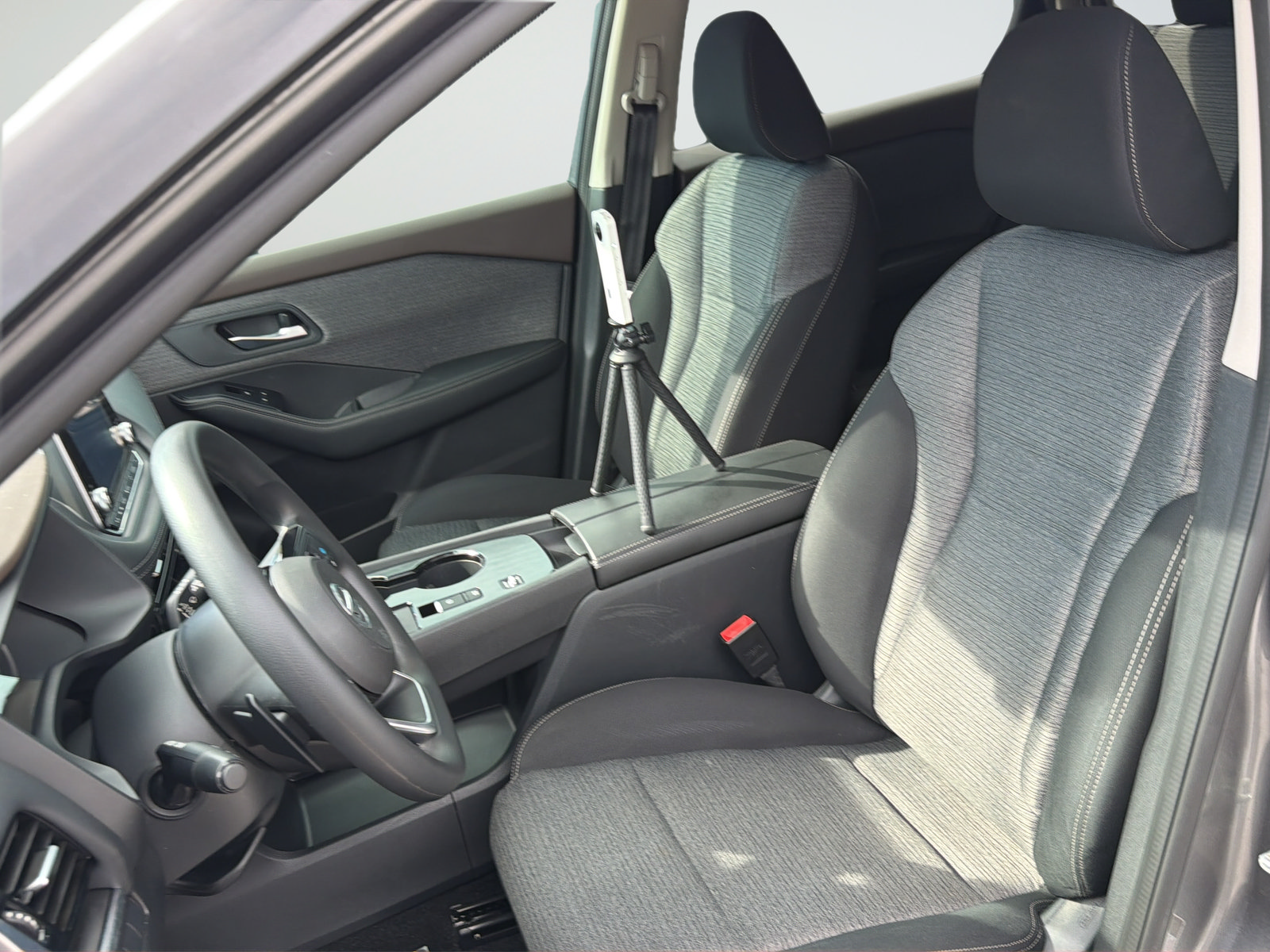 Certified 2021 Nissan Rogue SV FWD image 32