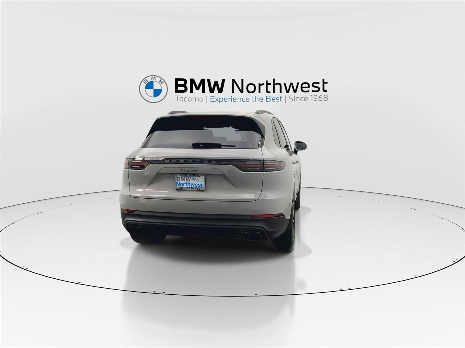 Used 2022 Porsche Cayenne Platinum Edition w/ Premium Package Plus AWD/4WD image 2