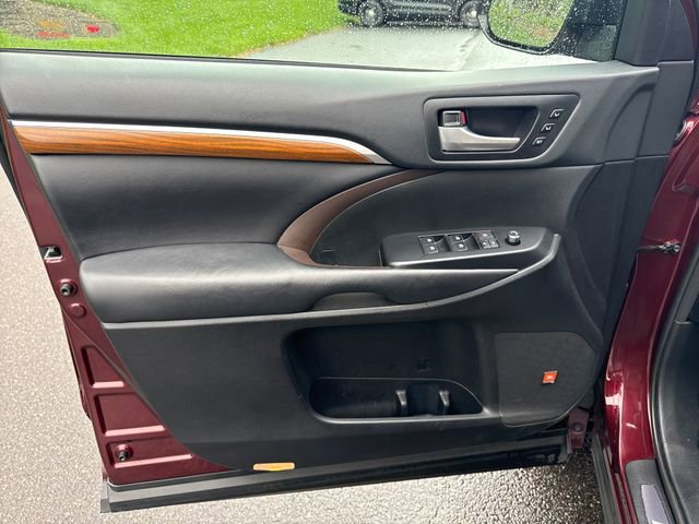 Used 2018 Toyota Highlander Limited image 25