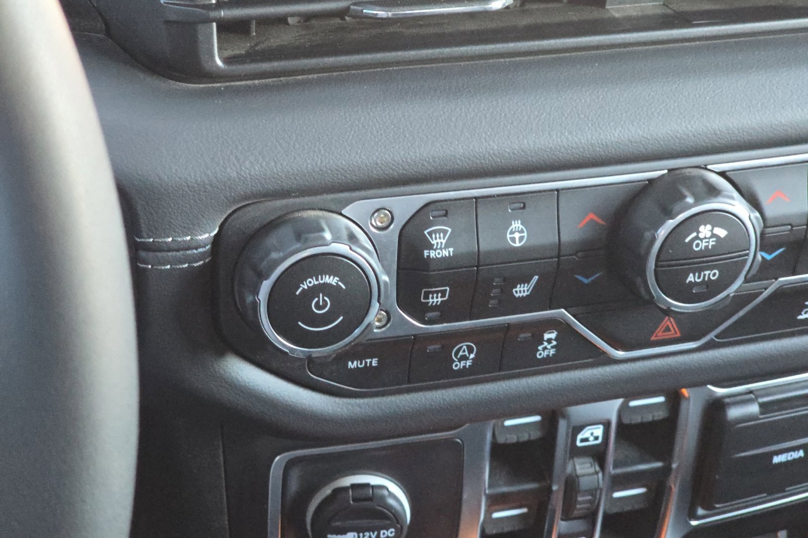 Used 2025 Jeep Gladiator Rubicon w/ Convenience Group image 26