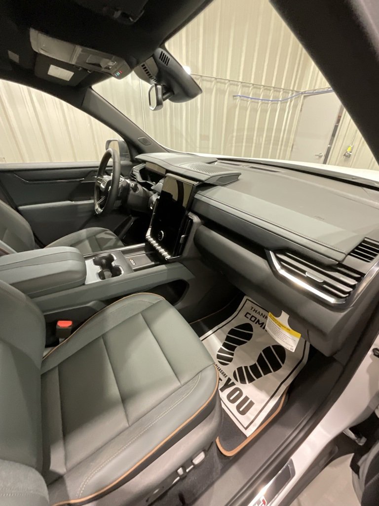 Used 2025 GMC Acadia AT4 image 16