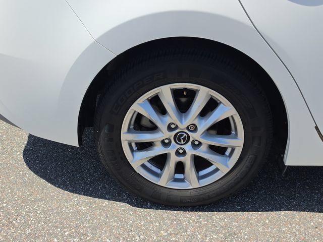 Used 2015 MAZDA MAZDA3 i Touring w/ Technology Package FWD image 5