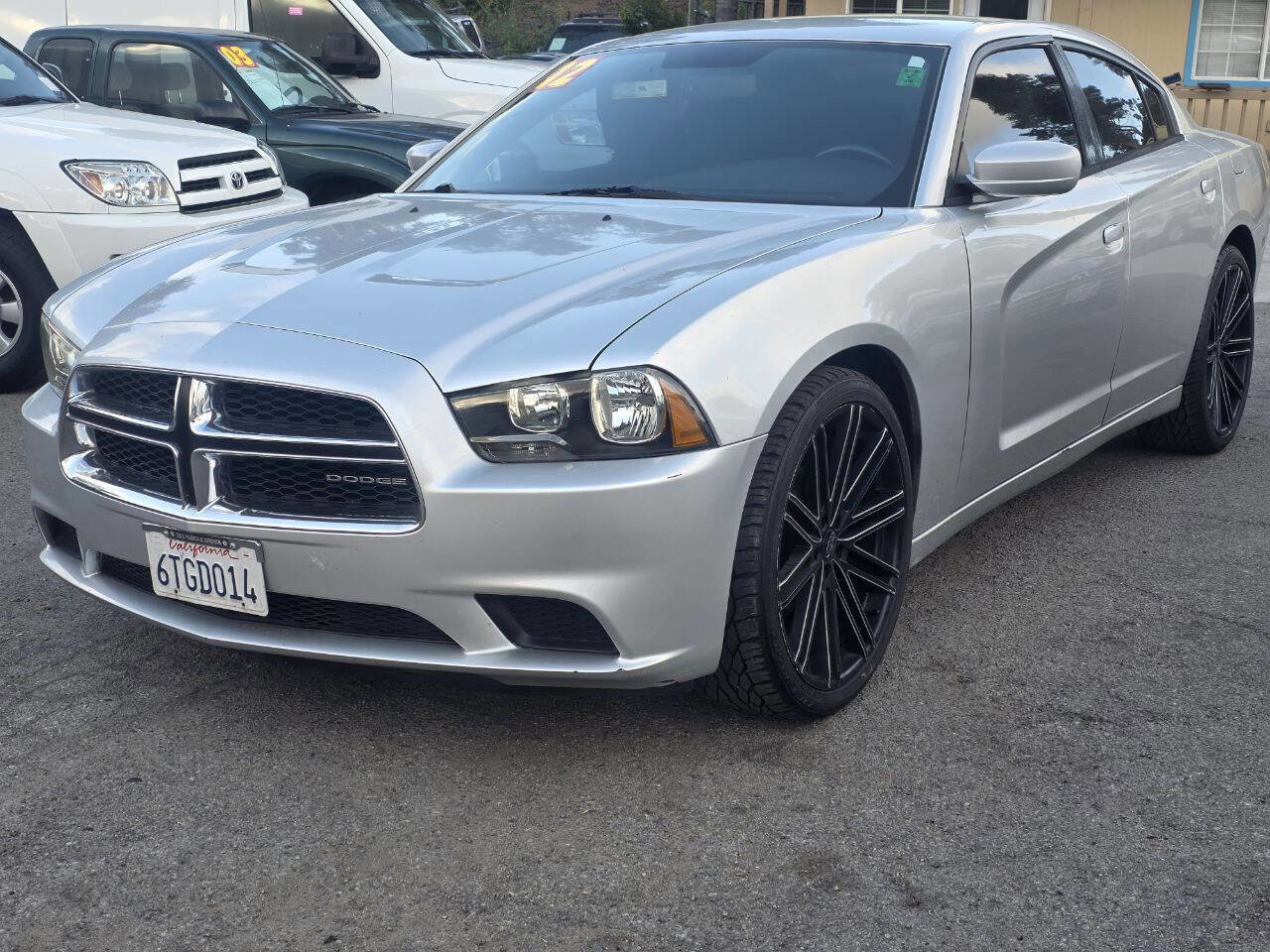 Used 2012 Dodge Charger SE w/ Connectivity Group RWD image 3