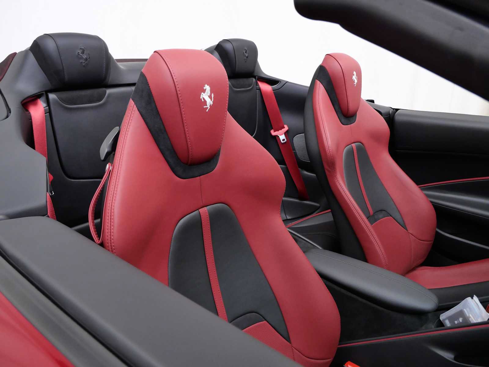 Certified 2025 Ferrari Roma Spider RWD image 14