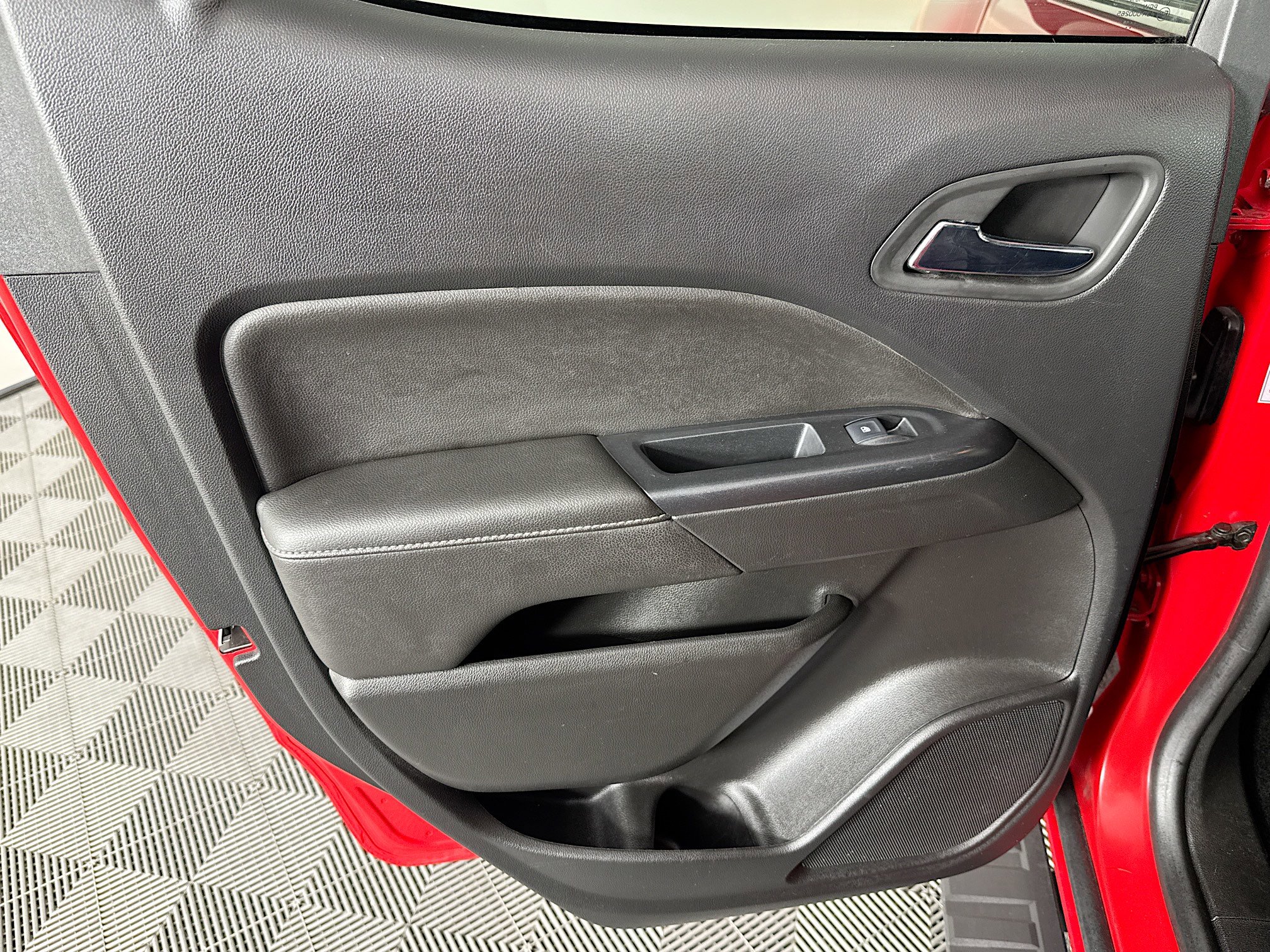 Used 2018 GMC Canyon SLT image 24