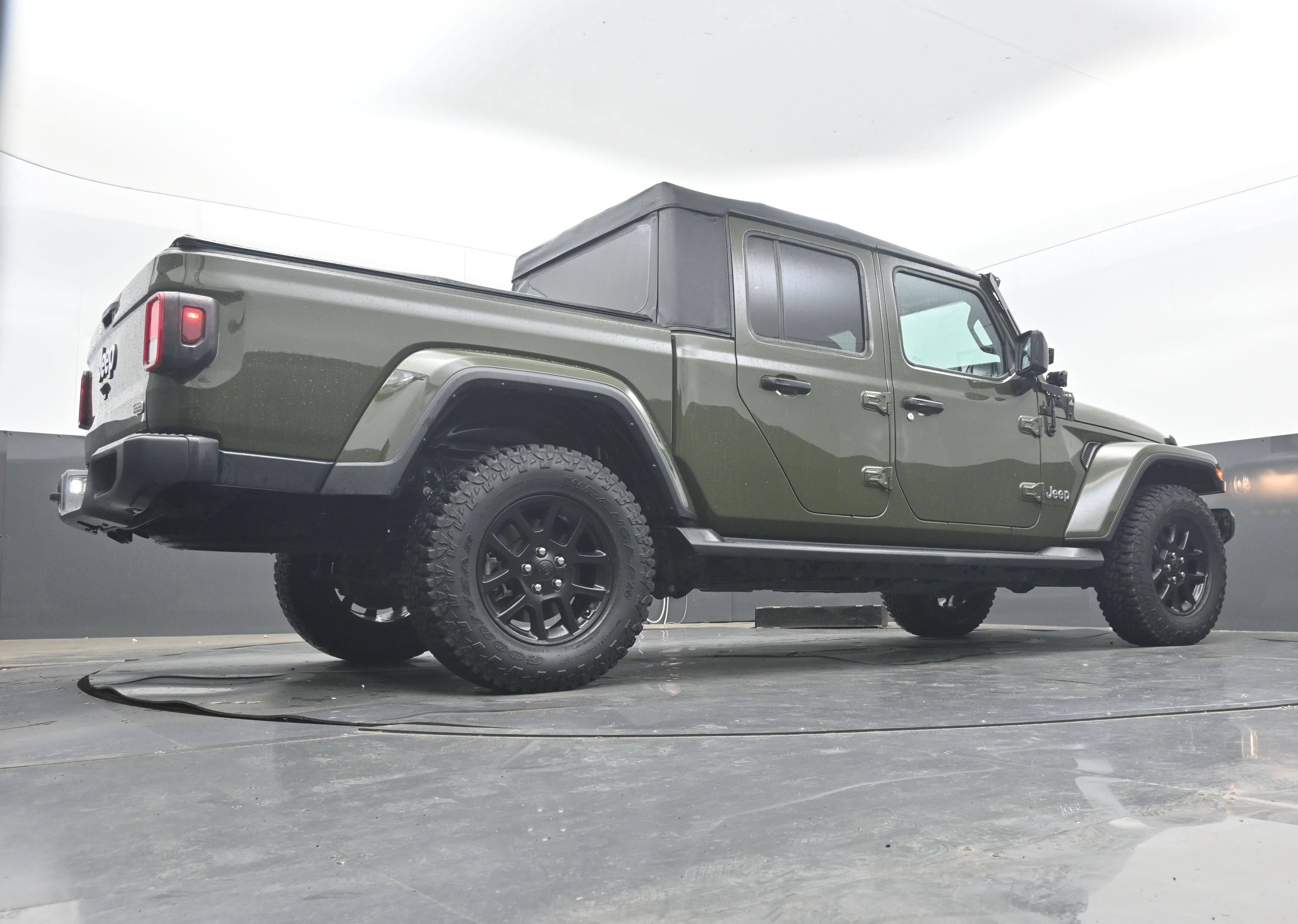 Used 2023 Jeep Gladiator Overland AWD/4WD image 29