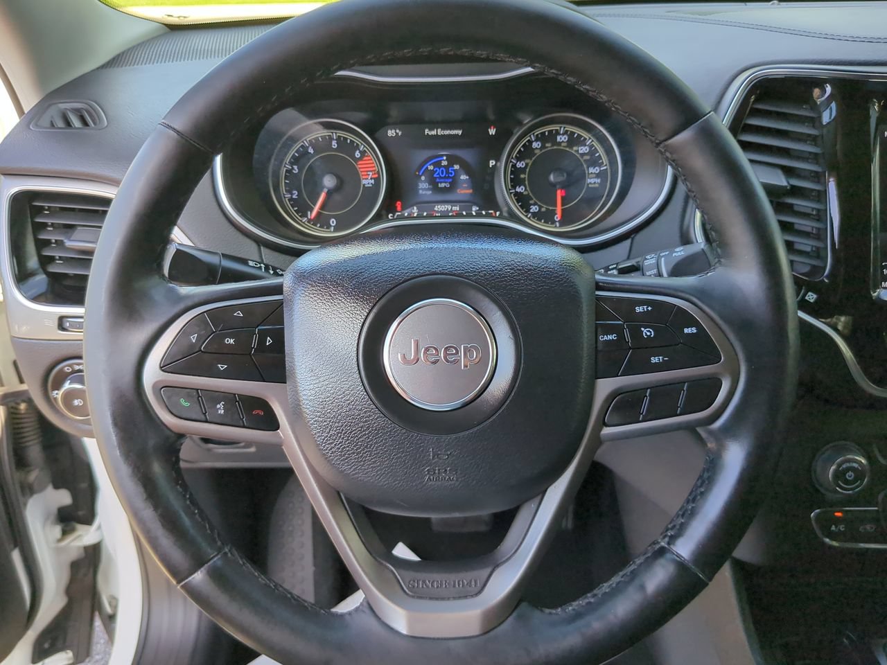 Used 2020 Jeep Cherokee Limited FWD image 11