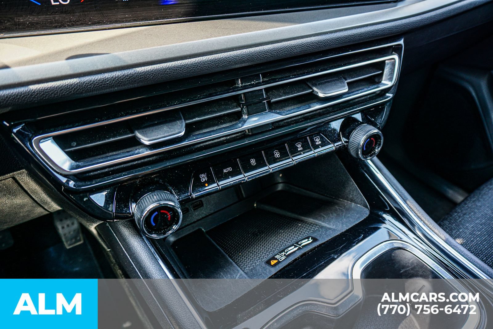 Used 2025 Chevrolet Traverse LT FWD image 46