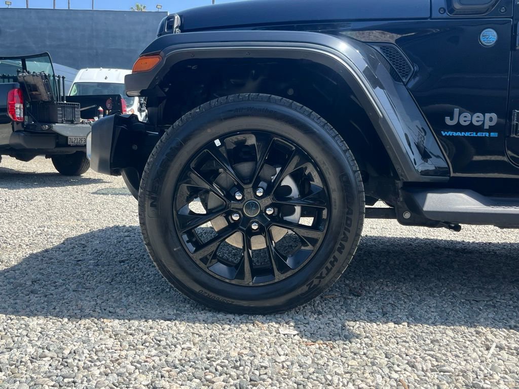 Used 2025 Jeep Wrangler Unlimited Sahara AWD/4WD image 12