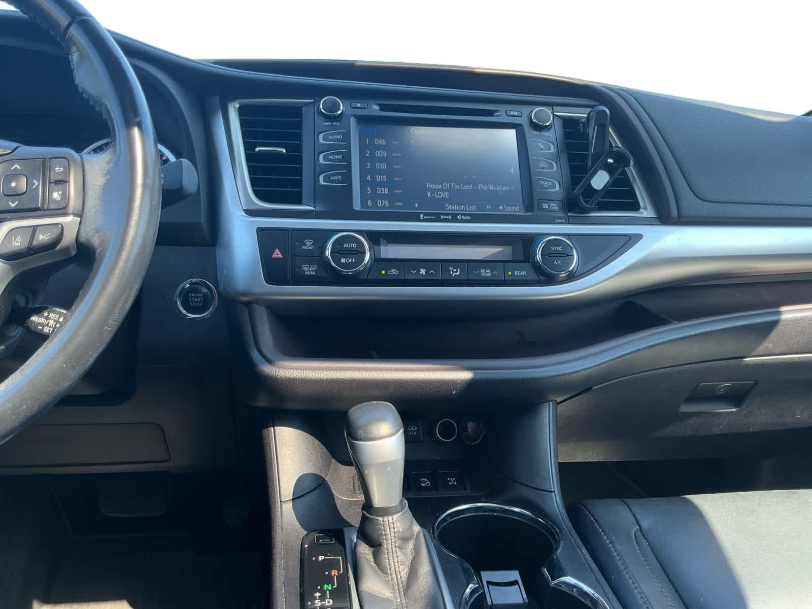 Used 2017 Toyota Highlander XLE AWD/4WD image 11