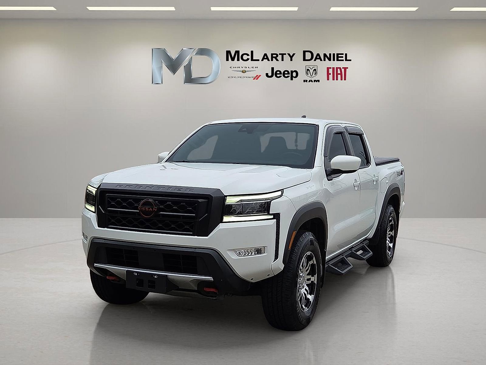 Used 2023 Nissan Frontier PRO-4X w/ Technology Package AWD/4WD image 2