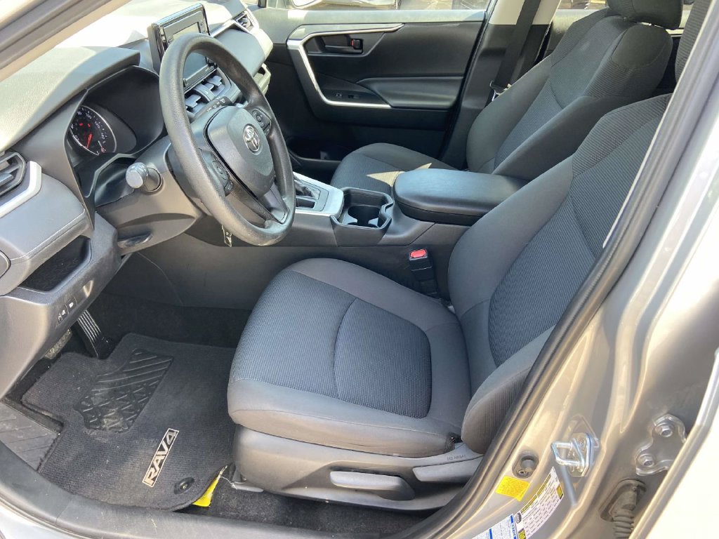 Used 2020 Toyota RAV4 LE AWD/4WD image 16