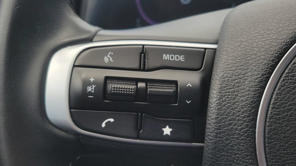Used 2025 Kia Sportage EX FWD image 28