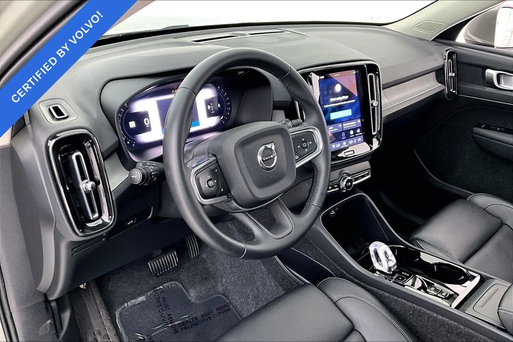 Certified 2025 Volvo XC40 B5 Plus AWD/4WD image 16