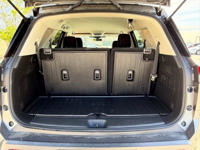 Used 2024 Nissan Pathfinder SV w/ Black Appearance Package image 15