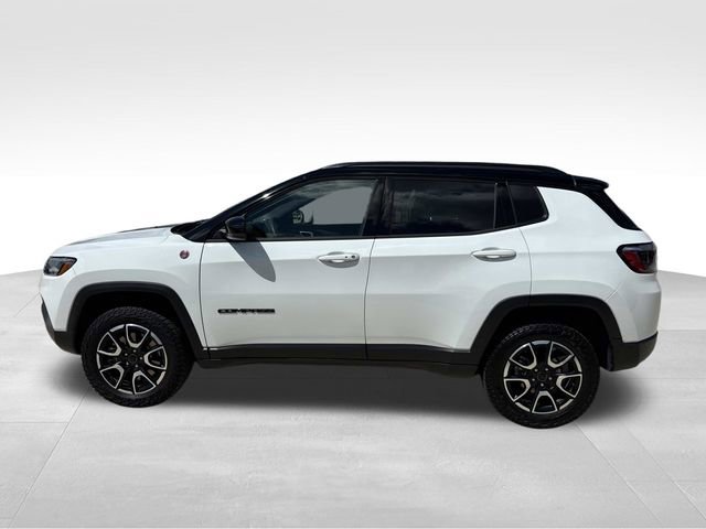Used 2025 Jeep Compass Trailhawk image 6