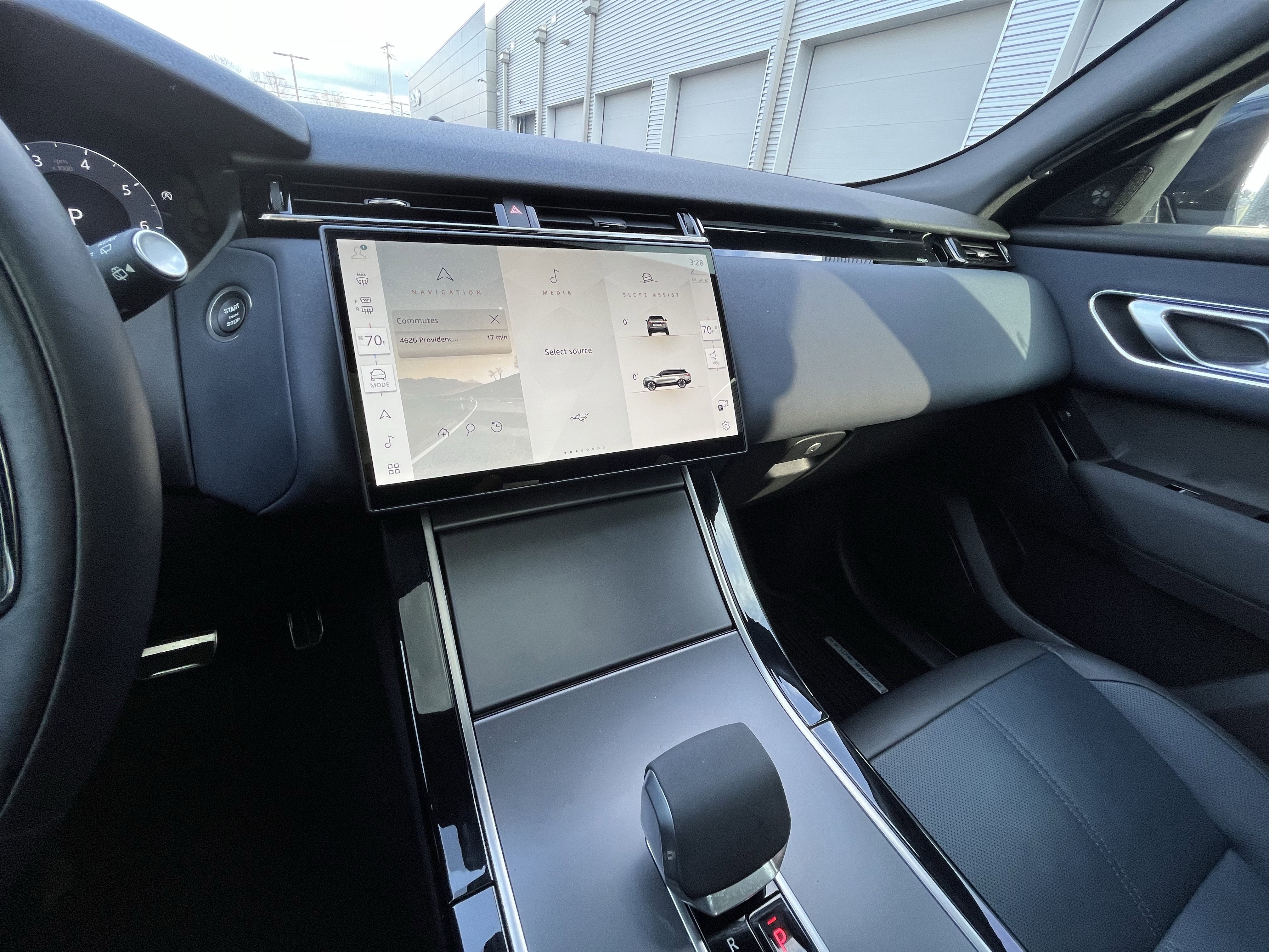 Certified 2024 Land Rover Range Rover Velar Dynamic SE image 25