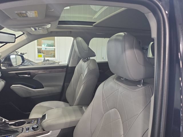 Used 2020 Toyota Highlander Platinum AWD/4WD image 22