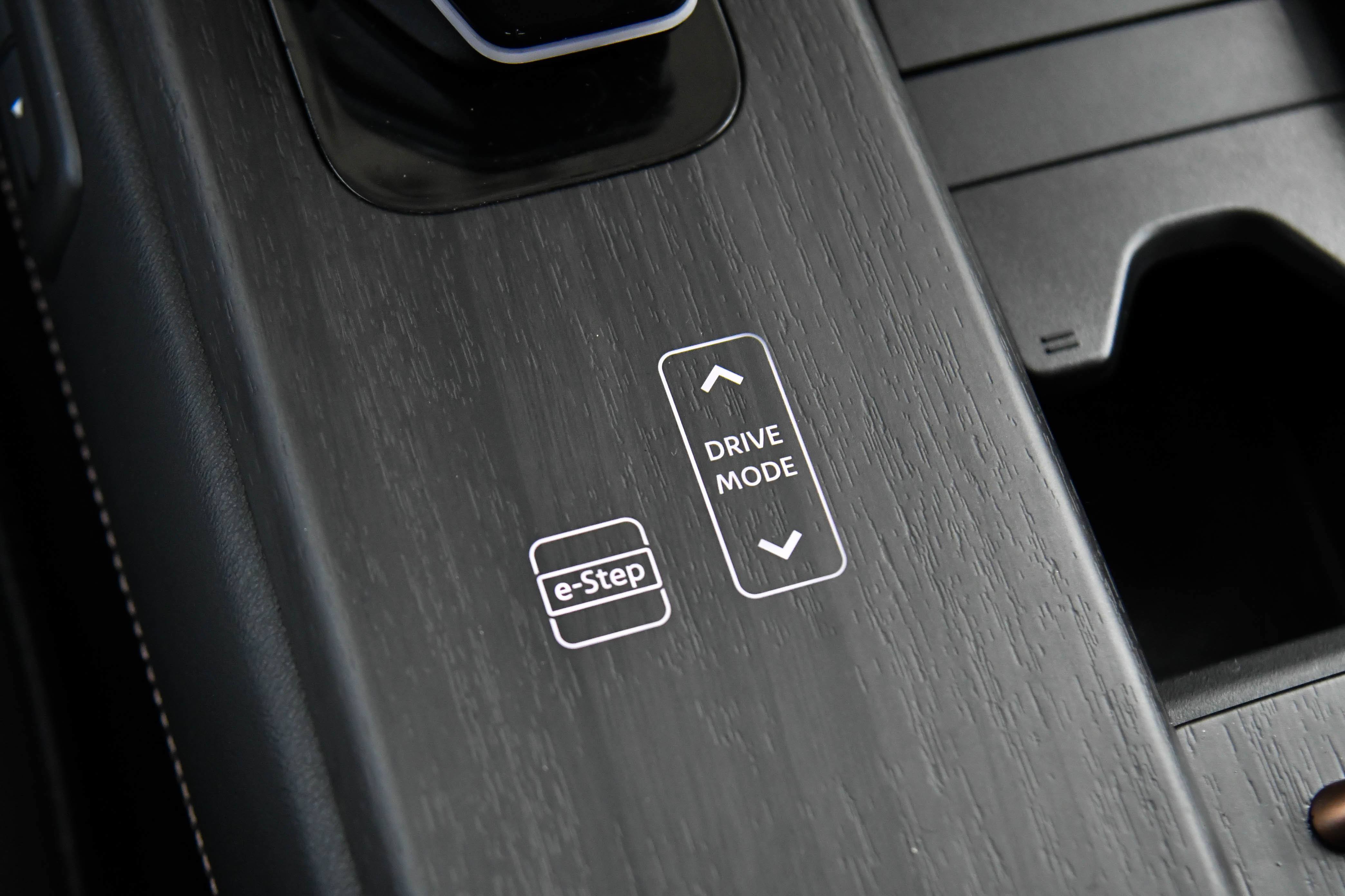 Used 2024 Nissan Ariya FWD image 33