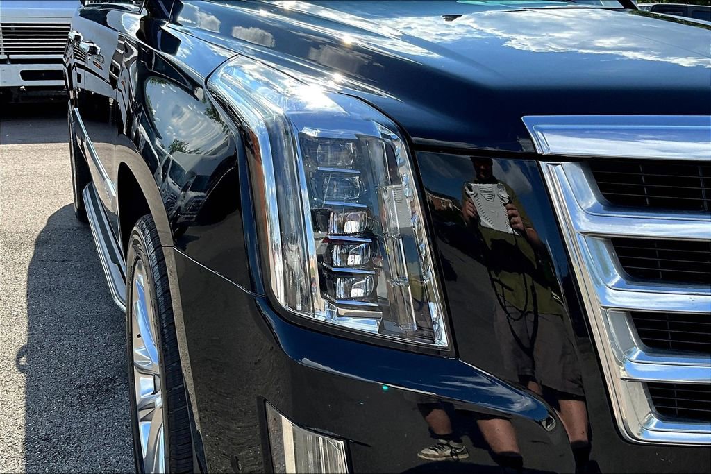 Used 2019 Cadillac Escalade ESV Luxury image 30