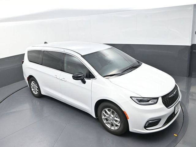 New 2026 Chrysler Pacifica Select image 11