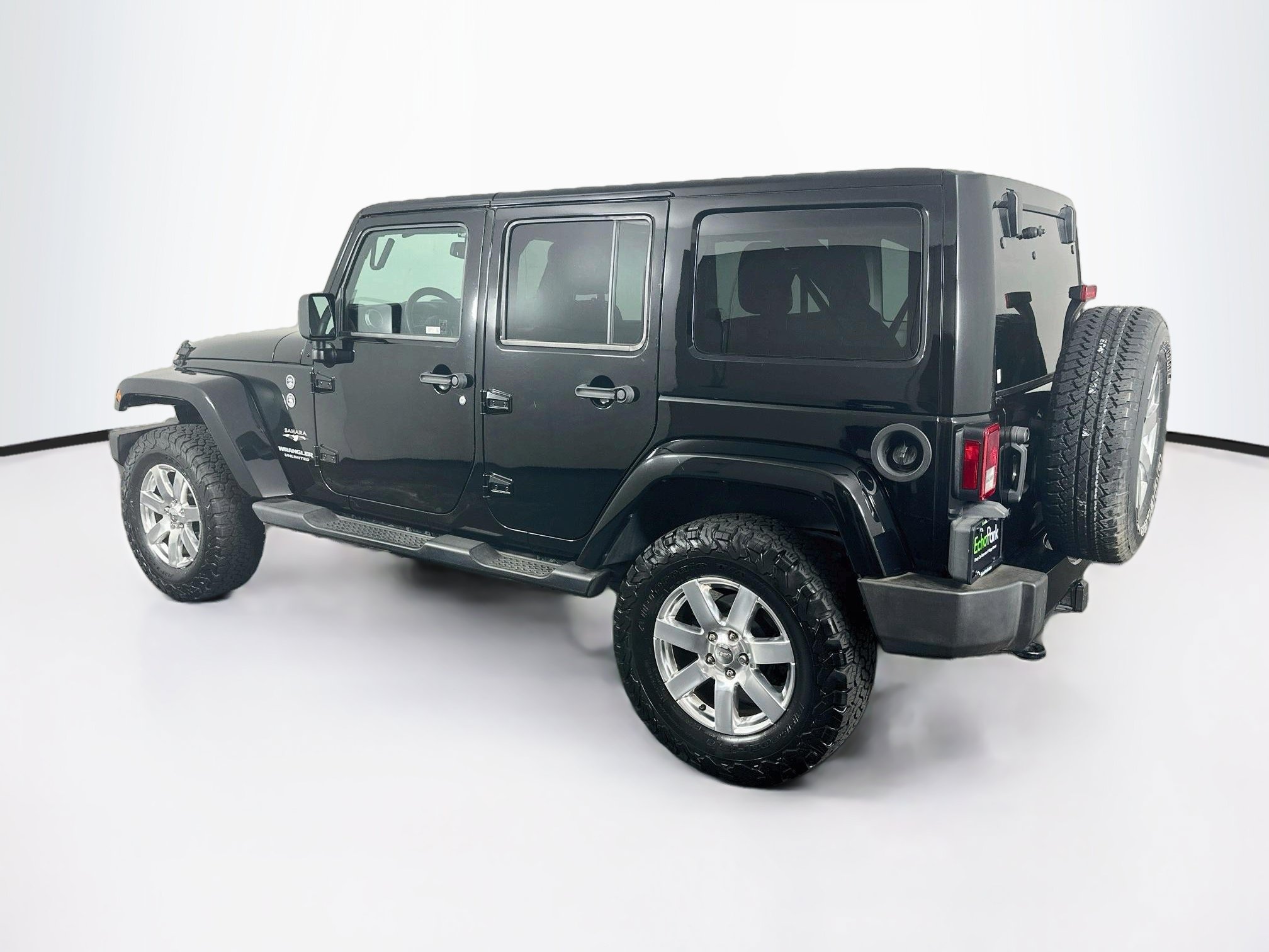 Used 2017 Jeep Wrangler Unlimited Sahara w/ Connectivity Group AWD/4WD image 5