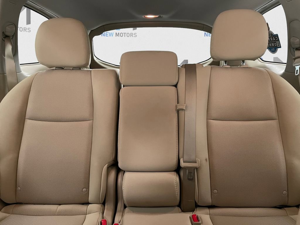 Used 2017 Nissan Pathfinder SV AWD/4WD image 11