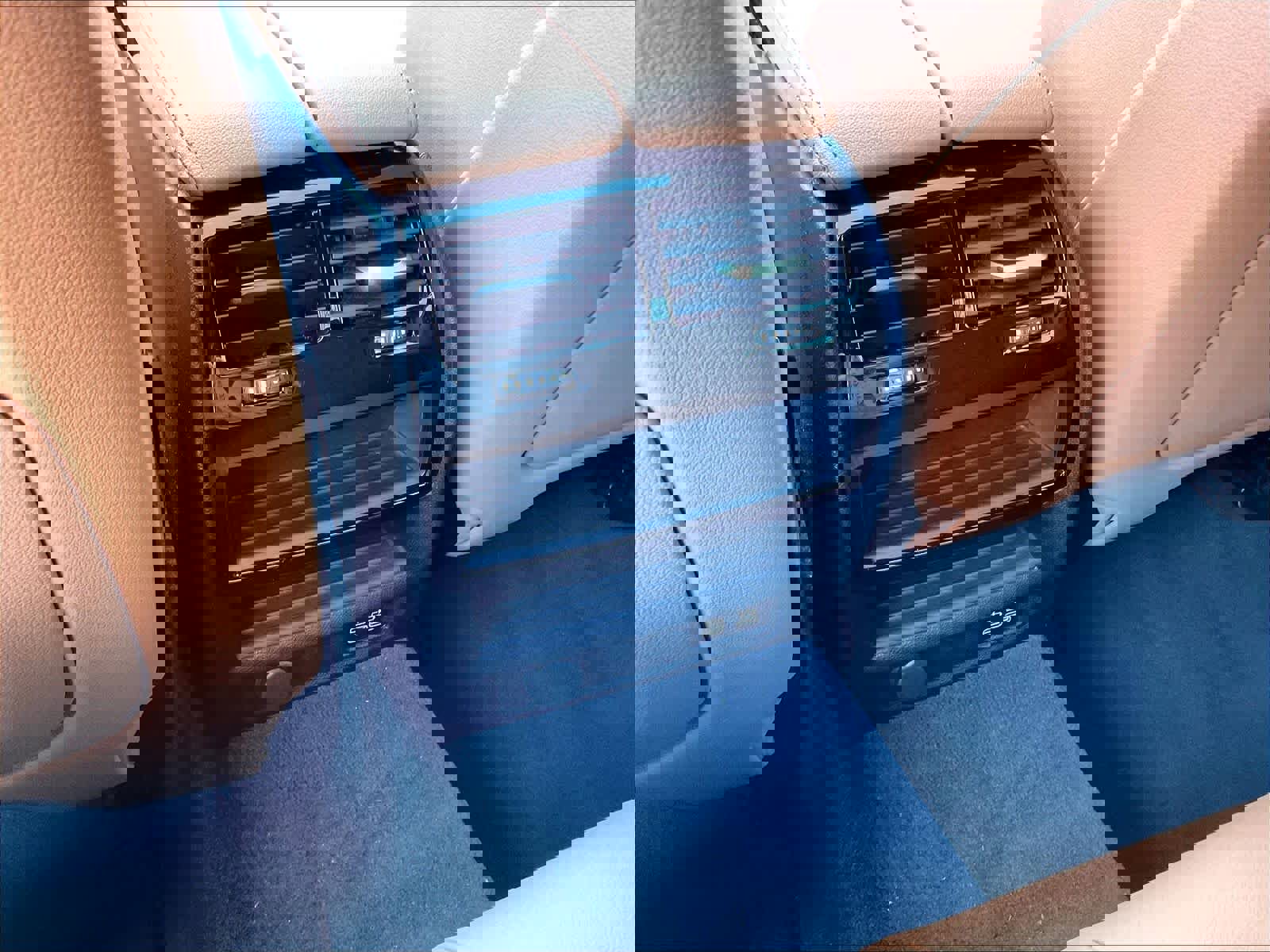 Used 2023 BMW 540i w/ Convenience Package image 36