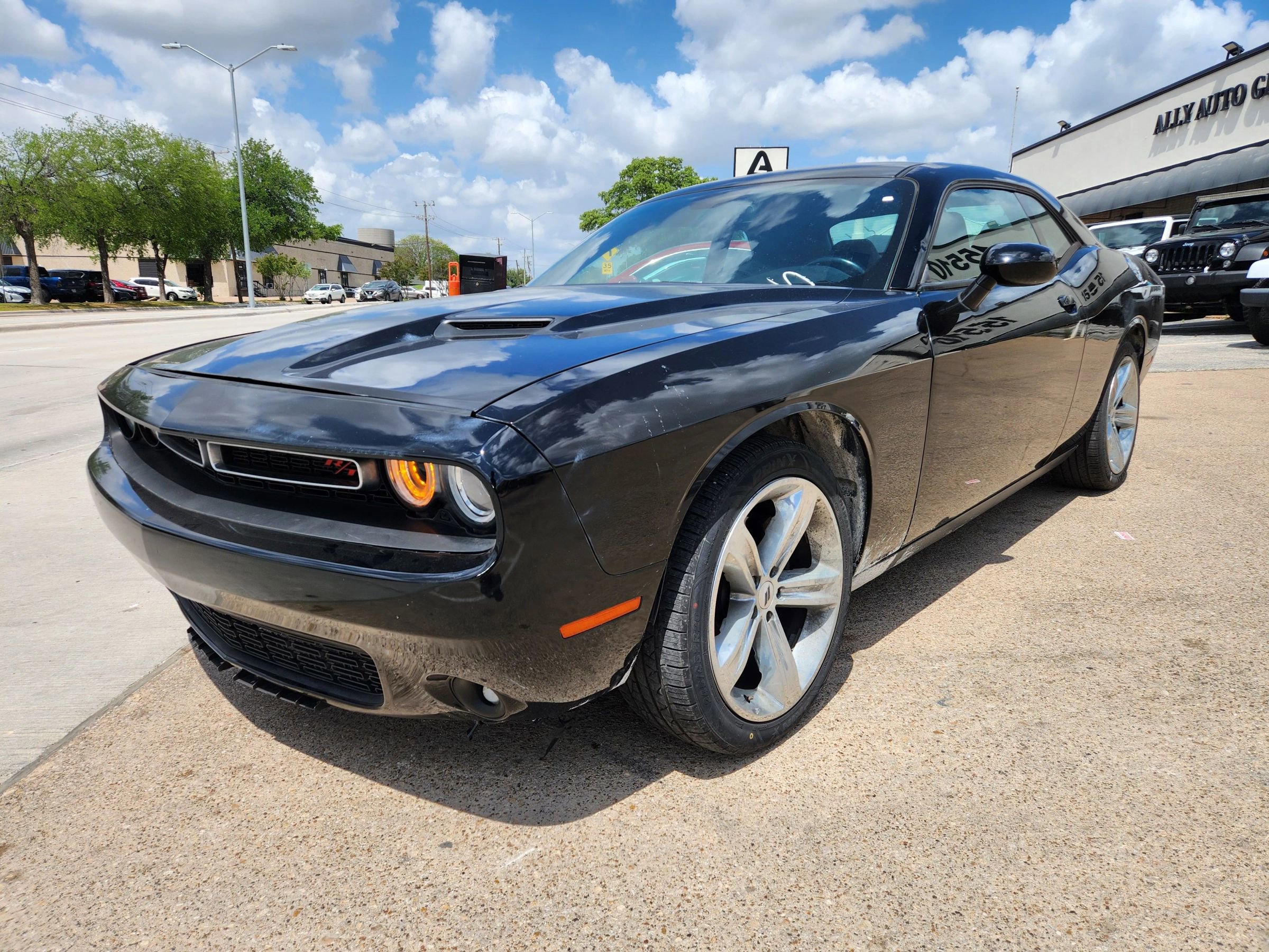 Used 2018 Dodge Challenger R/T image 1