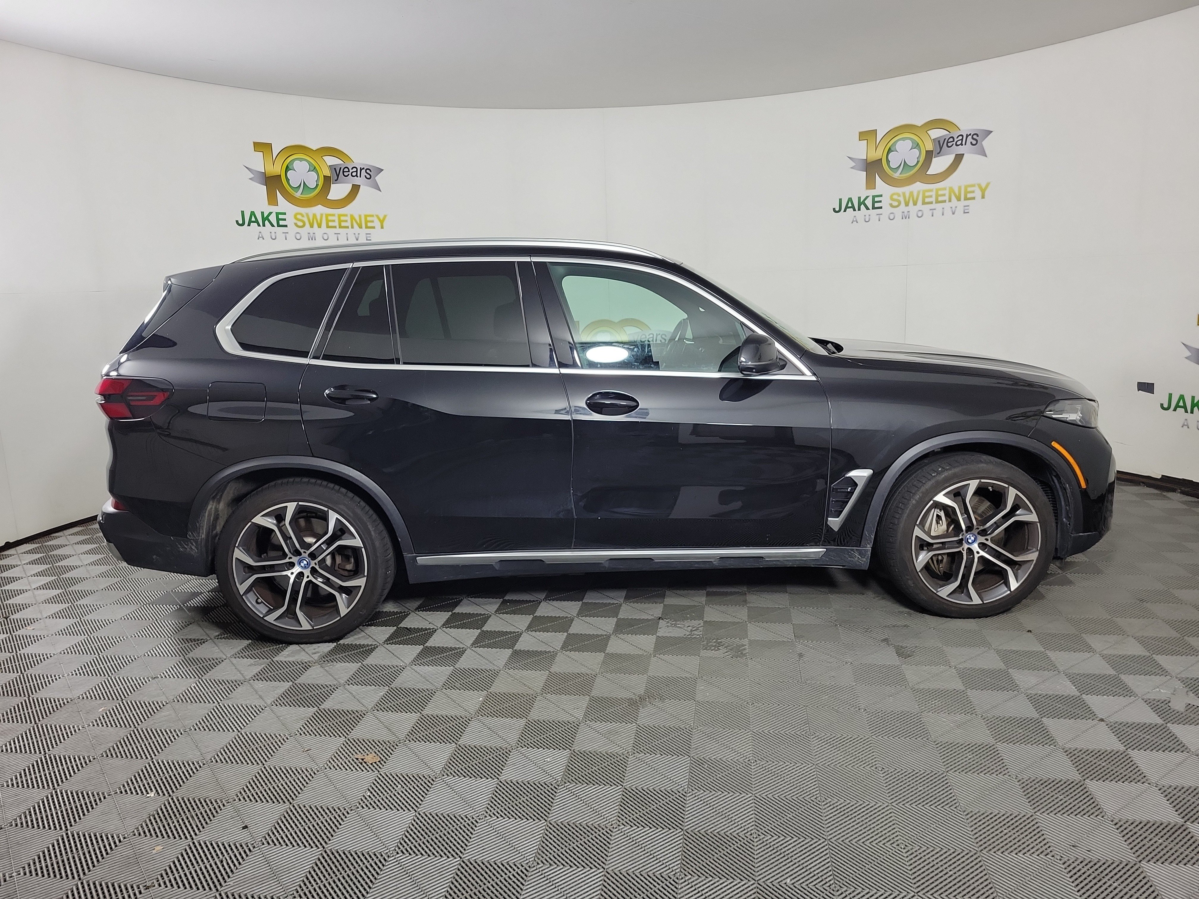 Used 2024 BMW X5 xDrive50e w/ Climate Comfort Package AWD/4WD image 4