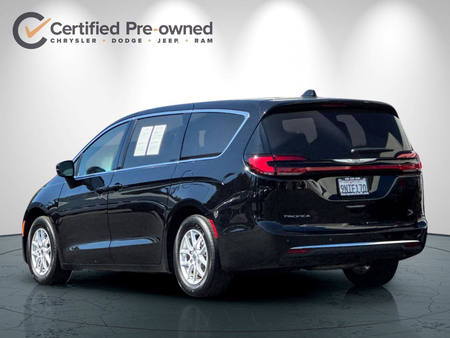Certified 2025 Chrysler Pacifica Select FWD image 6