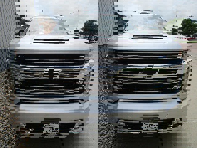Used 2022 Chevrolet Silverado 2500 High Country w/ Z71 Off-Road Package image 2