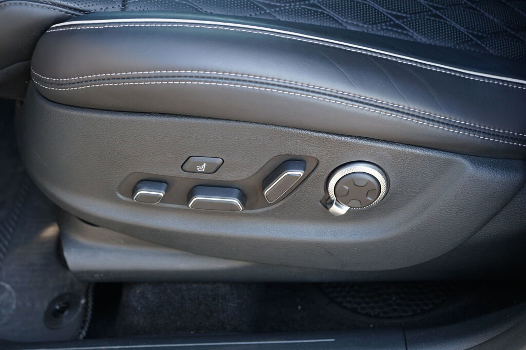 Used 2025 Genesis GV70 3.5T Sport w/ Sport Prestige Package image 34