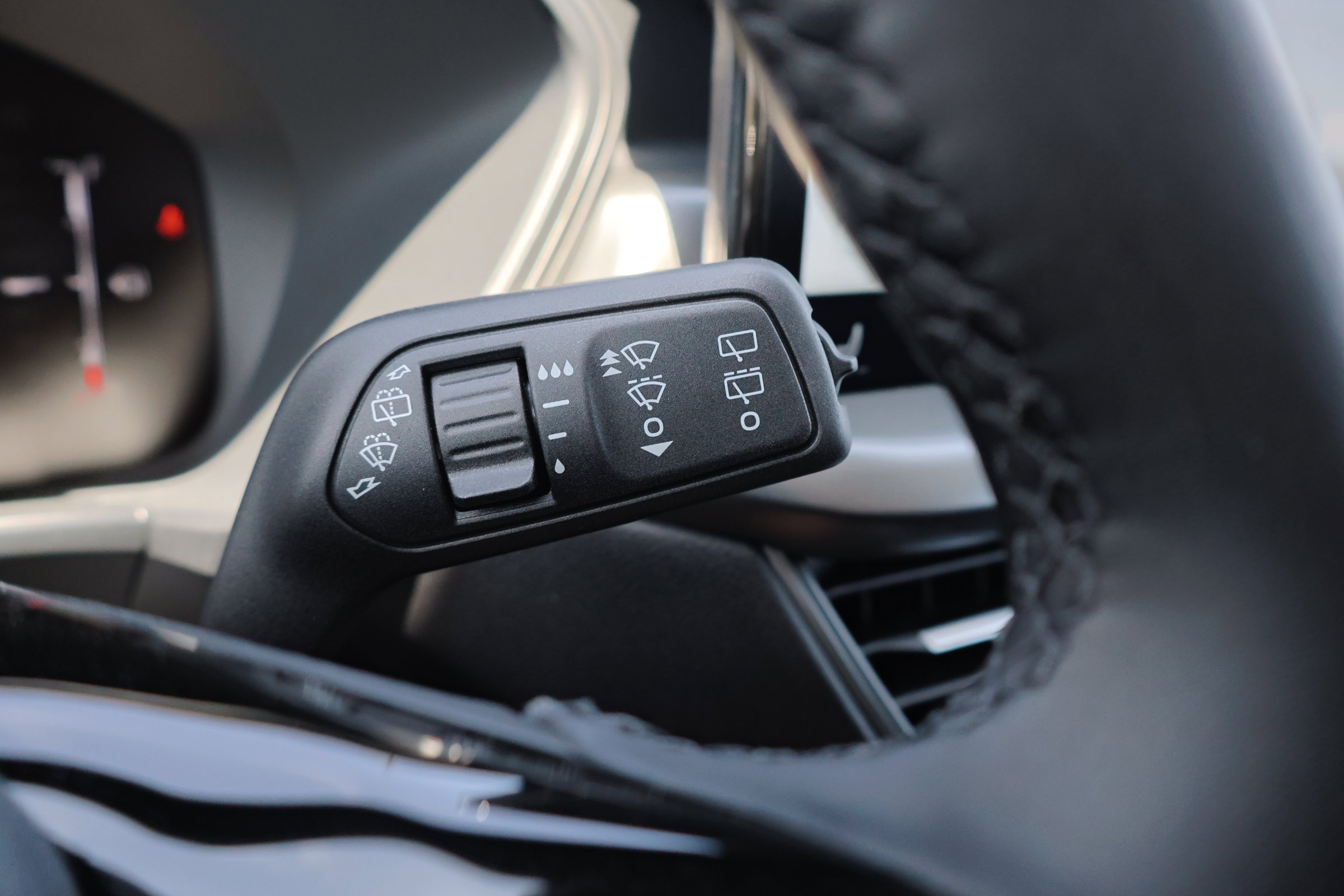 New 2025 Ford Escape SE image 23