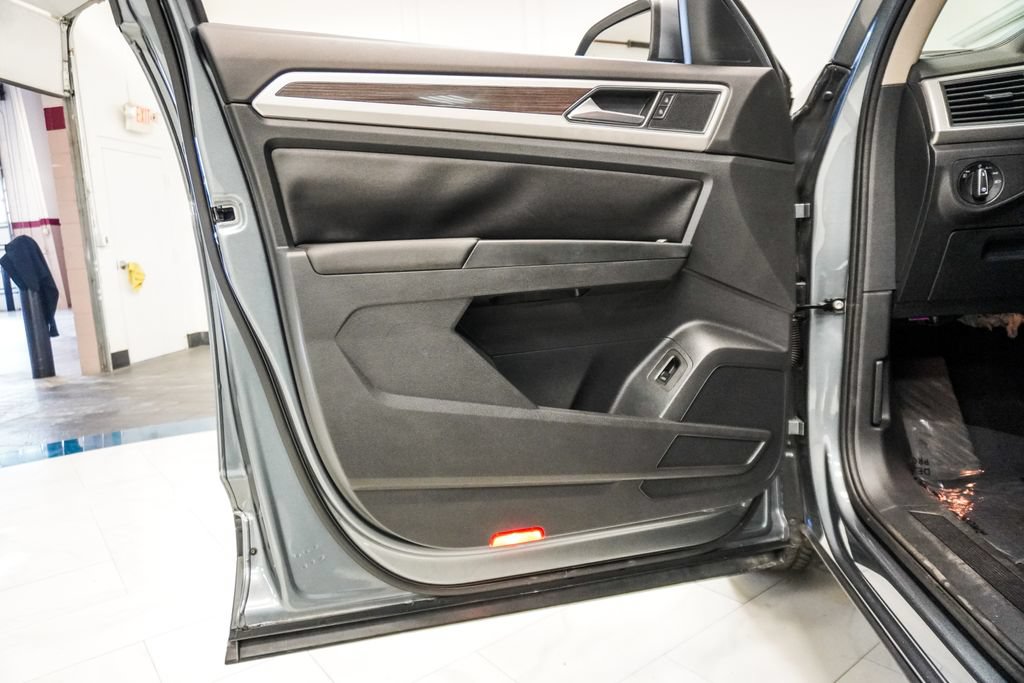 Used 2019 Volkswagen Atlas SE w/ Towing Package FWD image 17