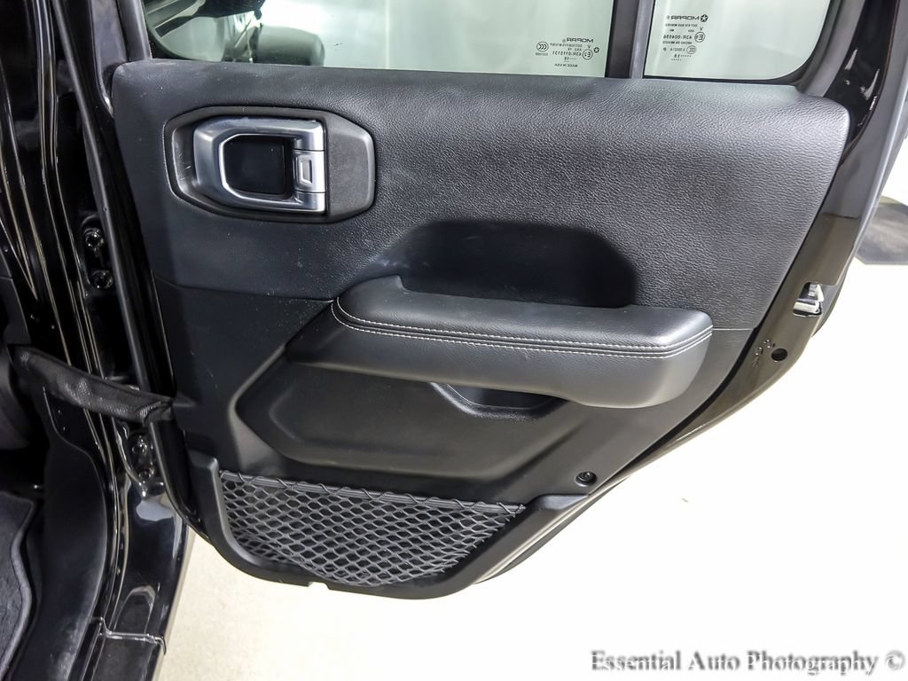 Used 2018 Jeep Wrangler Unlimited Sahara AWD/4WD image 22