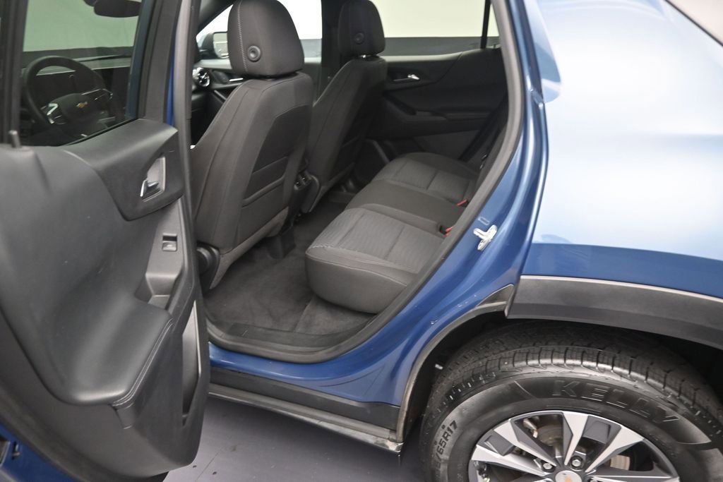 Used 2025 Chevrolet Equinox LT FWD image 12