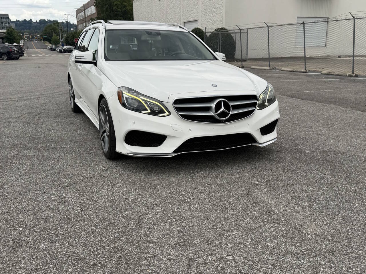 Used 2014 Mercedes-Benz E 350 4MATIC Wagon image 5